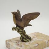 Paire de serre-livres Art déco français en étain représentant des oiseaux perchés sur une branche, socle en marbre