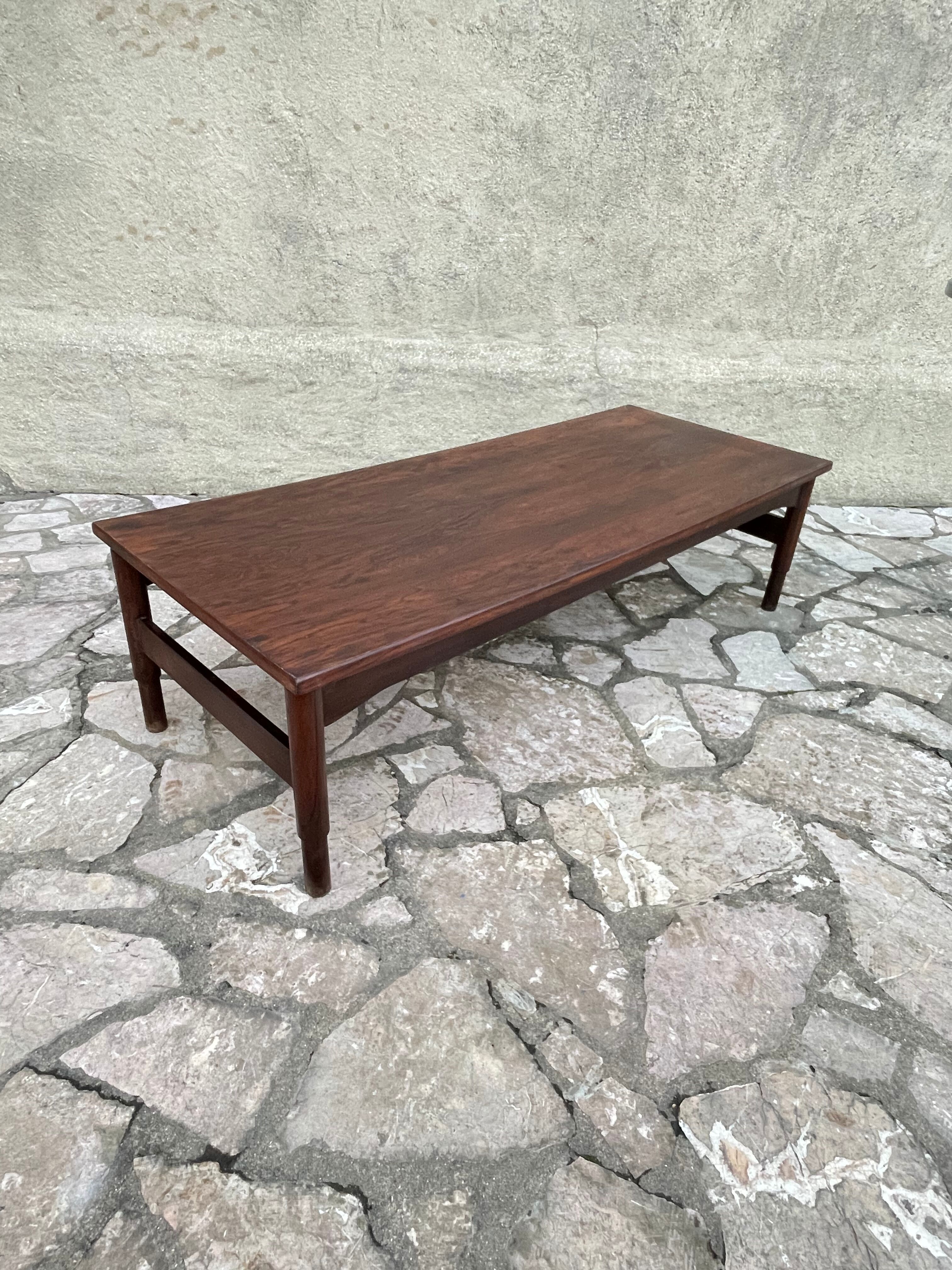 Table basse scandinave en palissandre