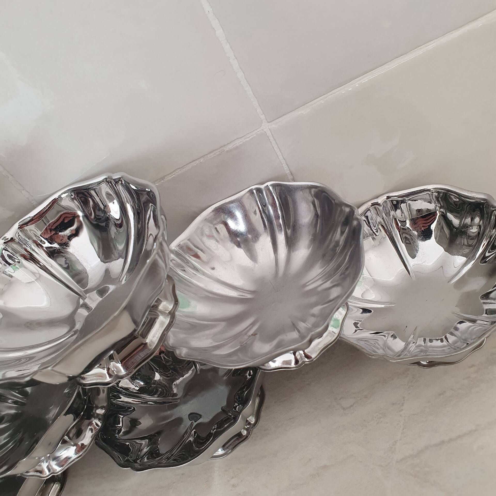 10 stainless steel dessert / ice cream bowls in Guy Degrenne style, flower shape.