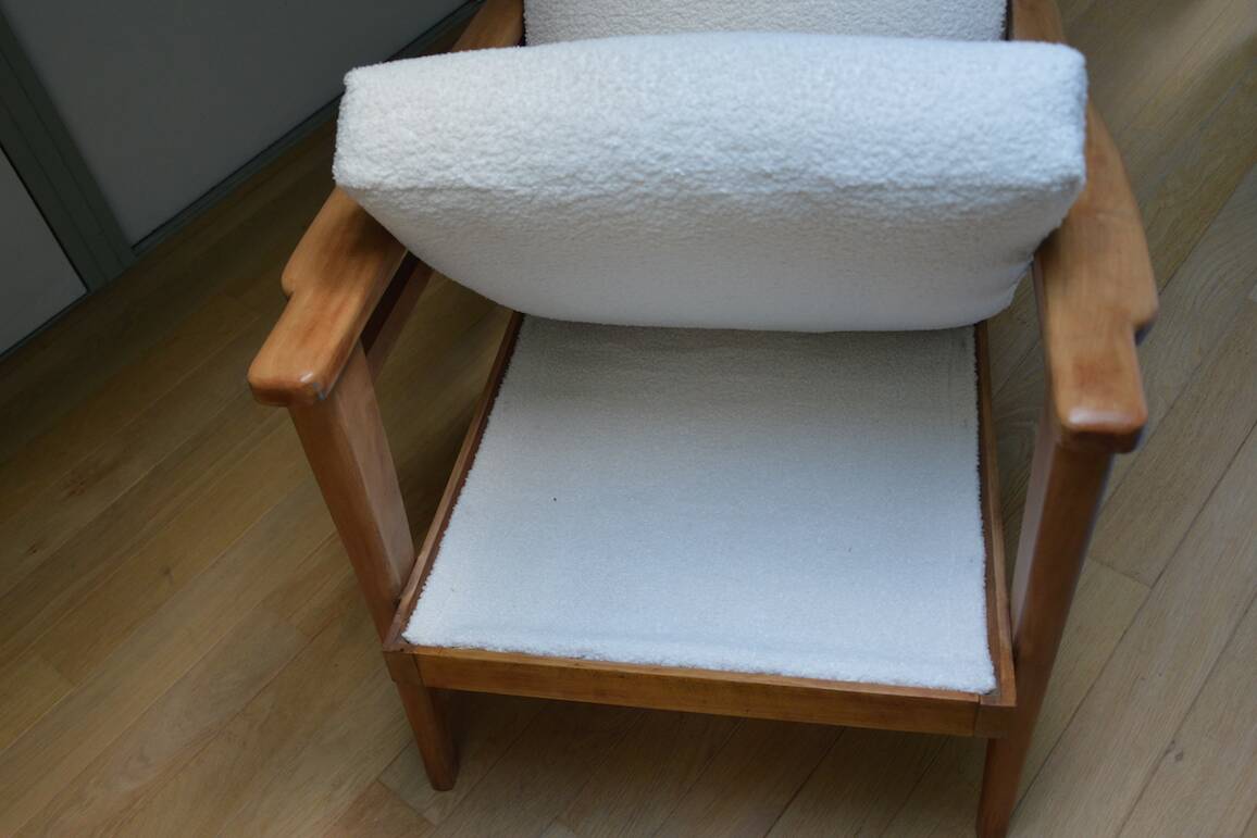 Fauteuil type scandinave en bois massif, retapissé