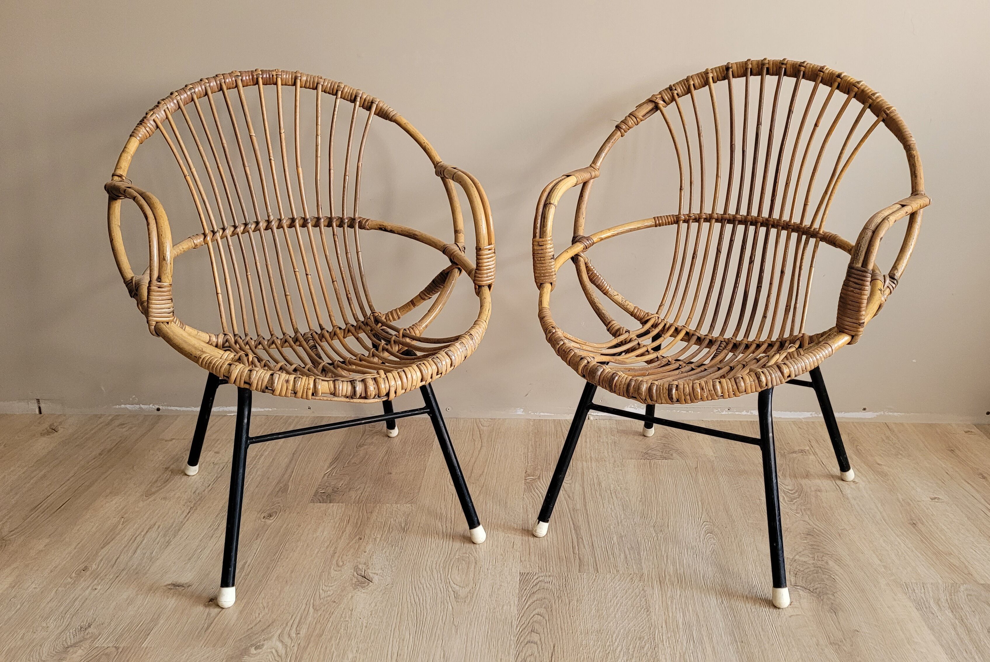 Duo rattan chairs