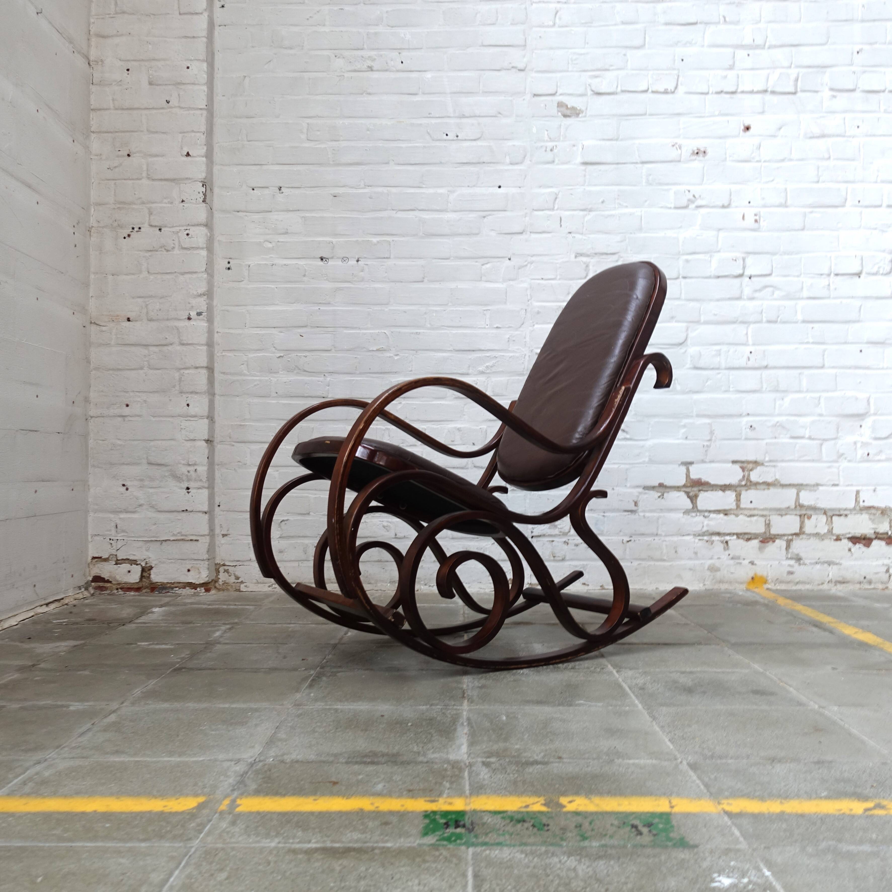 Chaise à bascule style Thonet