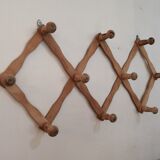Accordion coat rack