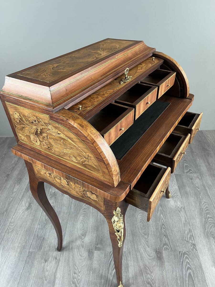 Bureau à cylindre en marqueterie de style Louis XV, XIXe siècle