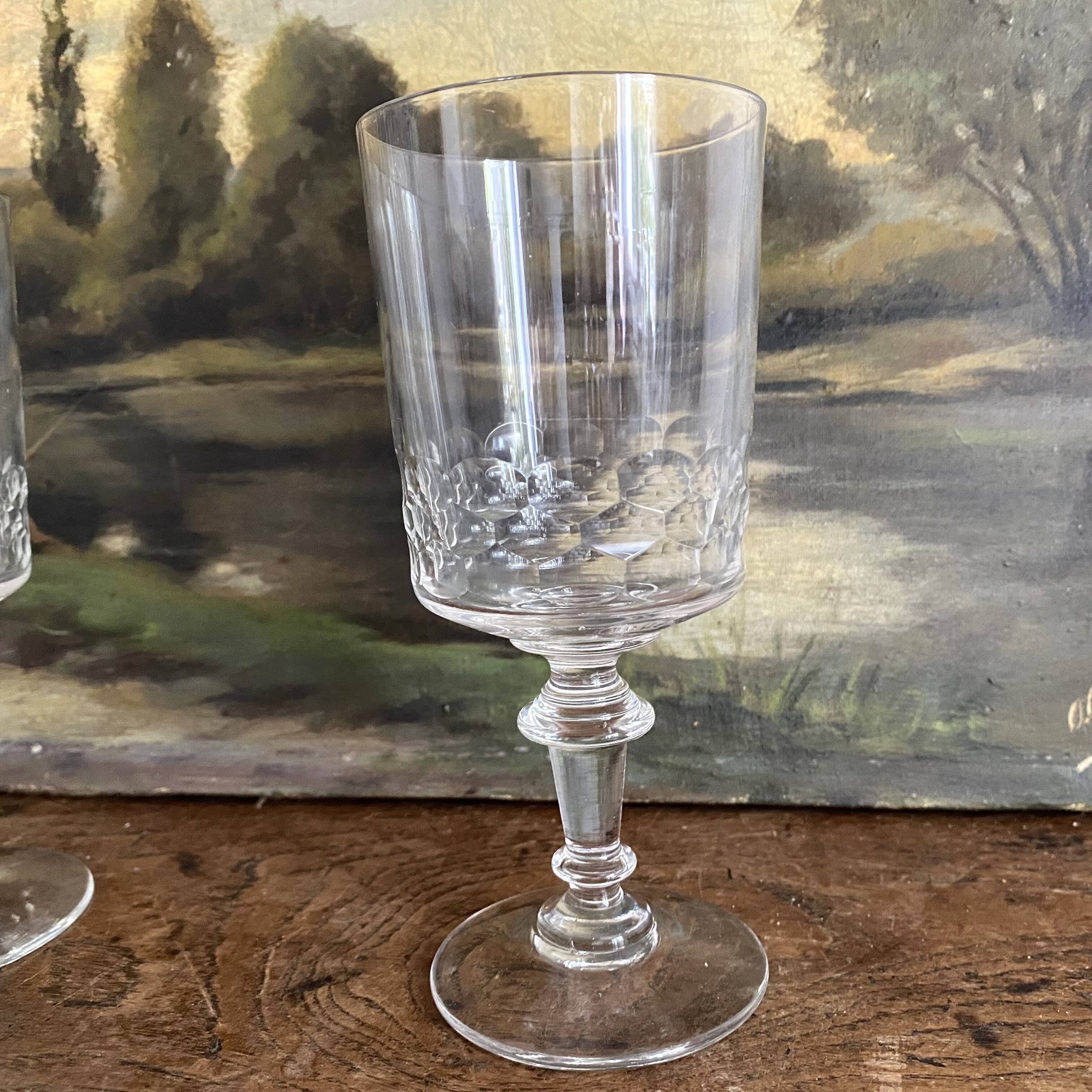 Stemmed glasses, wine glasses from the 1960s