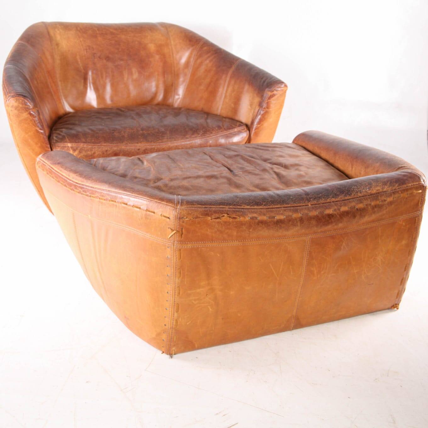 Grands fauteuil et ottoman en cuir