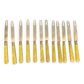 Arts de la table, écrin 12 couteaux à fruit vermeil et galalithe début XXXè