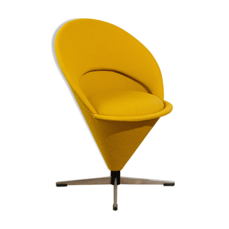 Fauteuil modèle "cone chair" Verner Panton (1926-1998)