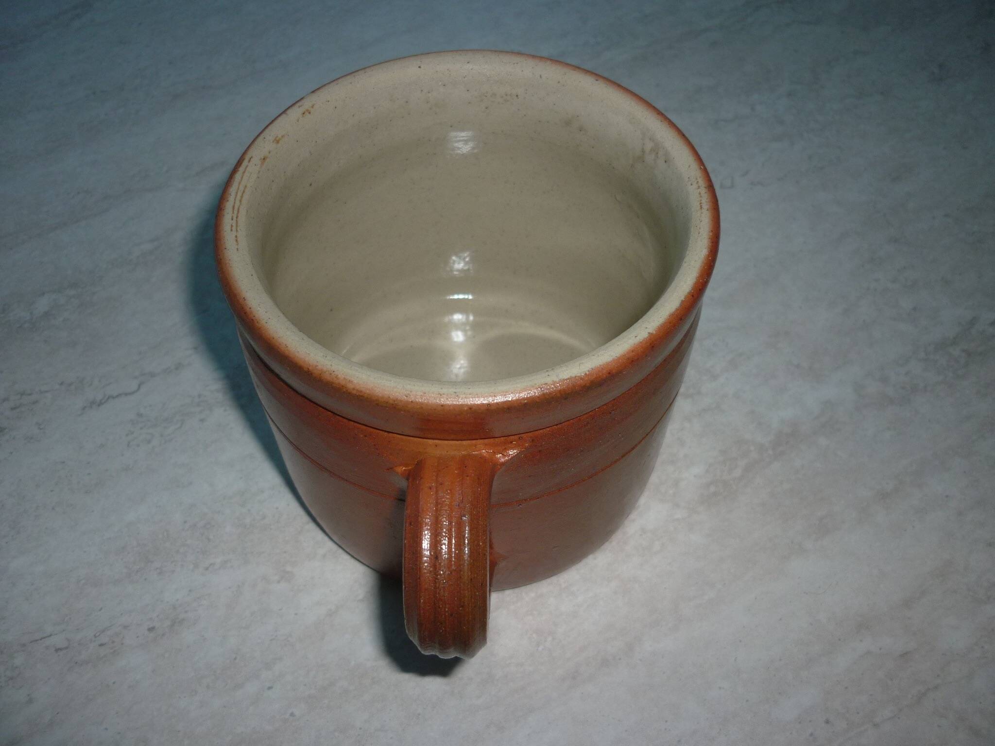 Bonny stoneware pot with handle