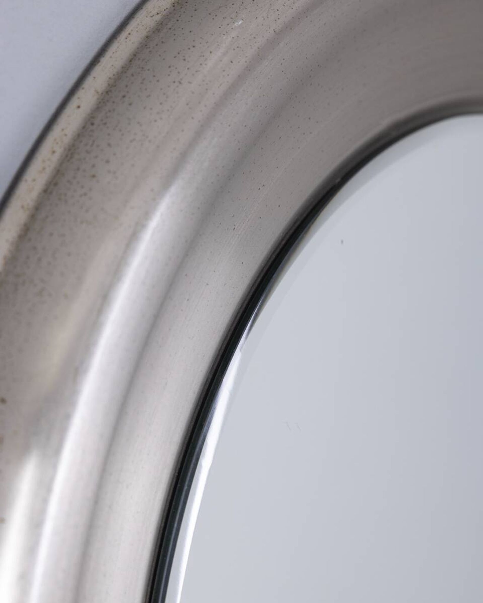 VINTAGE 1960S ROUND WALL MIRROR IN METAL BY GOFFREDO REGGIANI