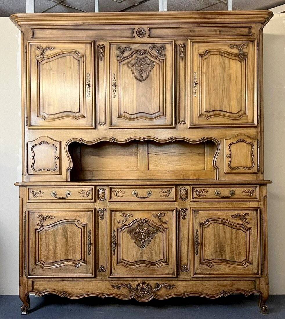 Très important buffet de style Louis XV en merisier