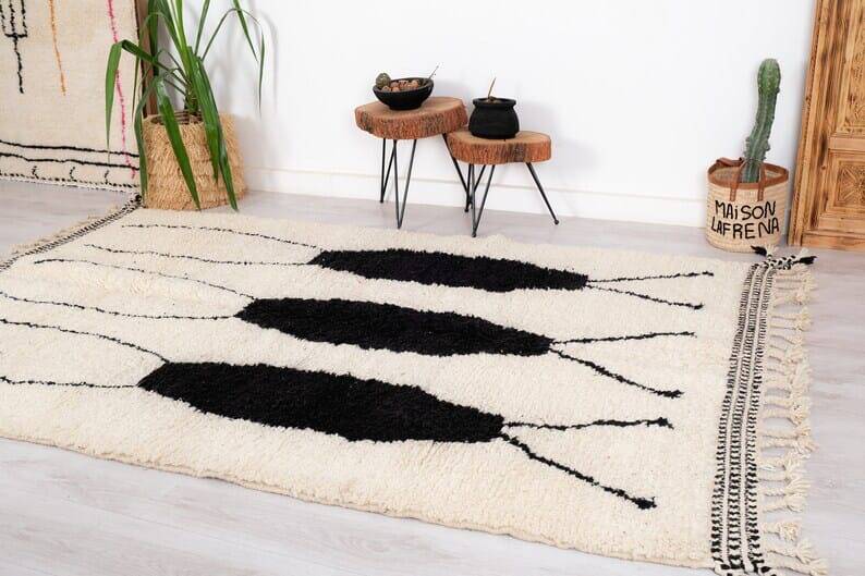 Handmade Berber rug, traditional craftsmanship, size 150 x 250 cm