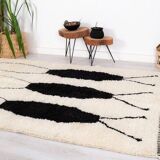 Handmade Berber rug, traditional craftsmanship, size 150 x 250 cm
