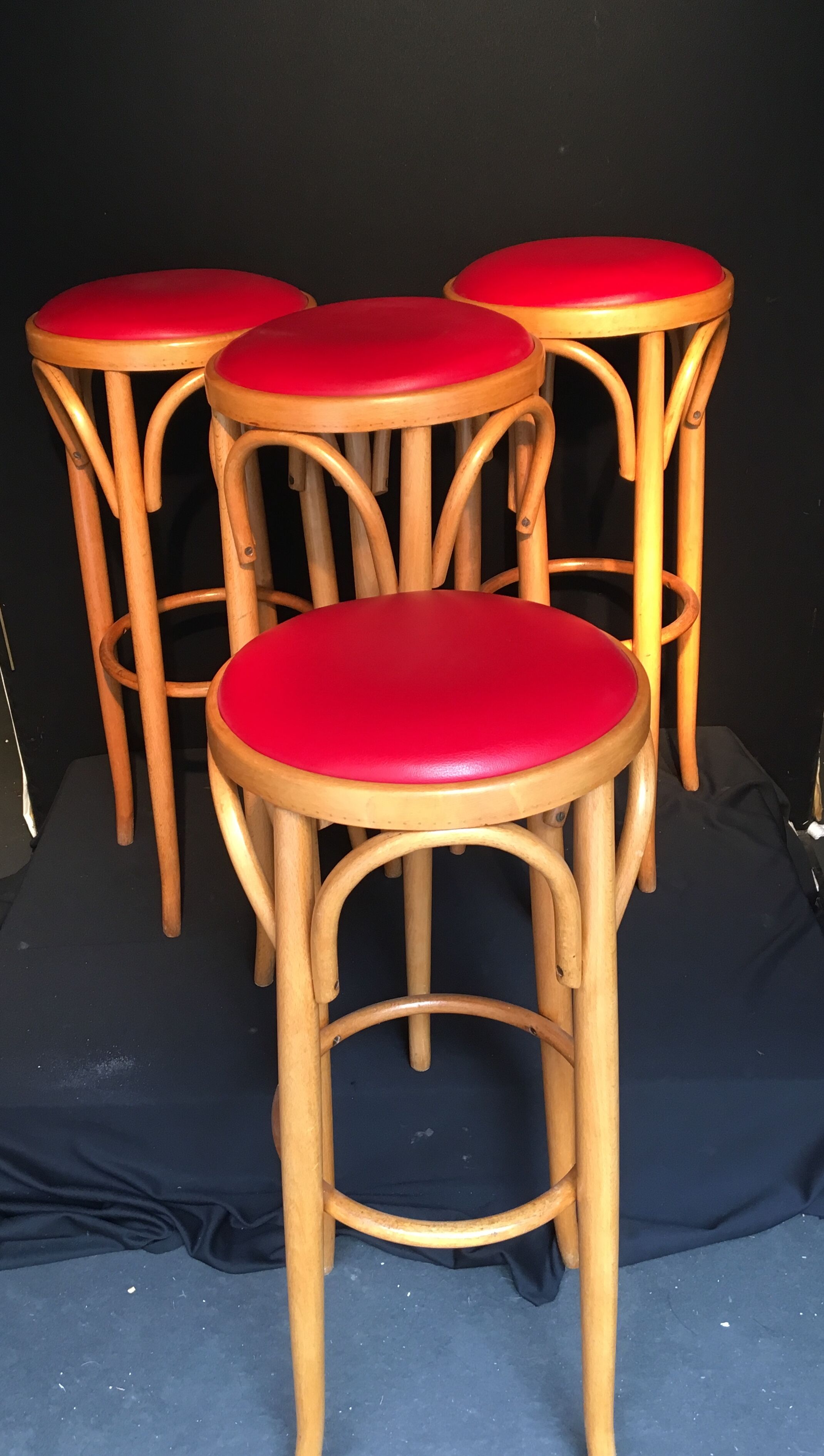 Lot of 4 bar stools