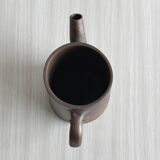Petit pichet en grès marron vernis