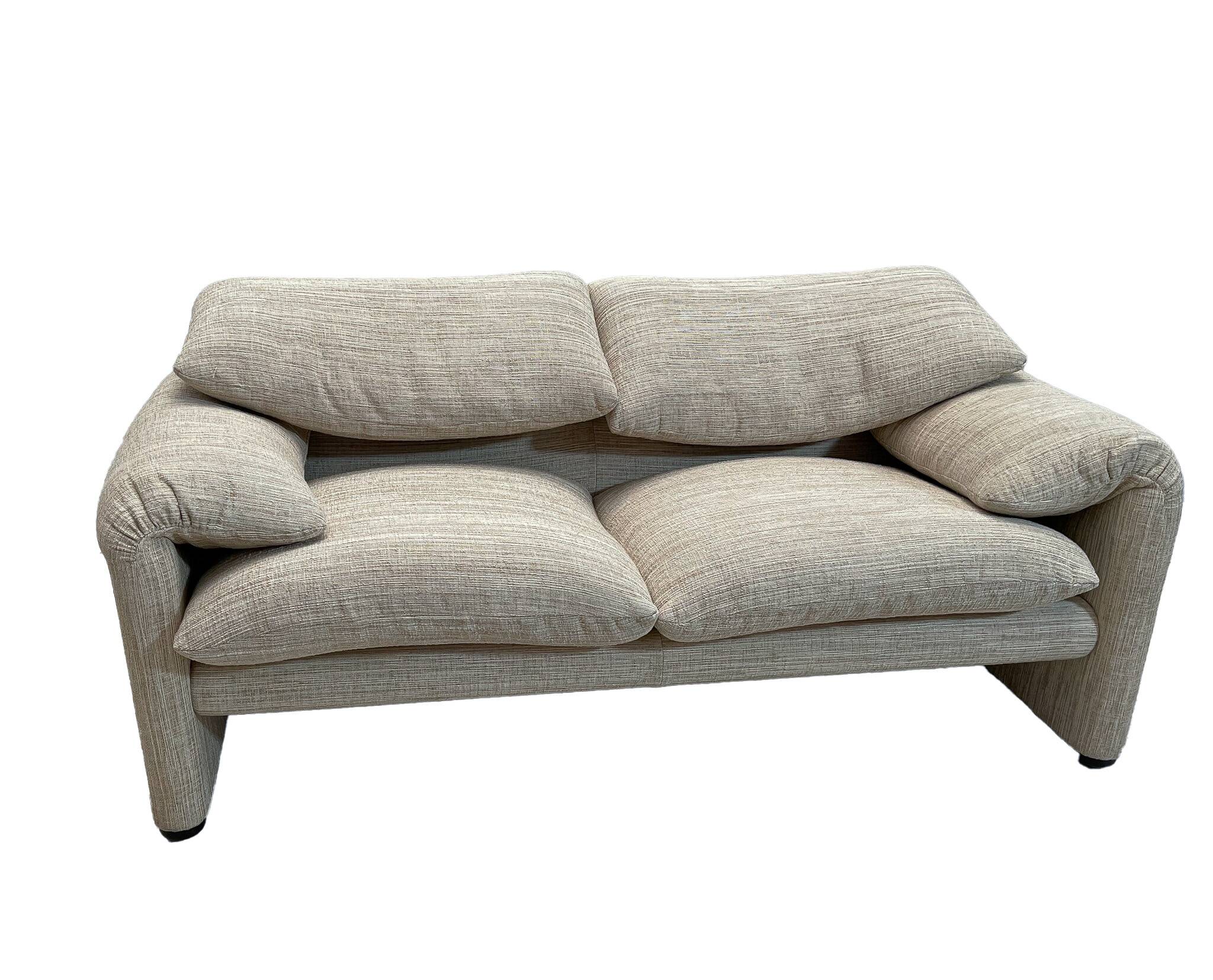 Maralunga 2-seater sofa by Vico Magistretti for Cassina