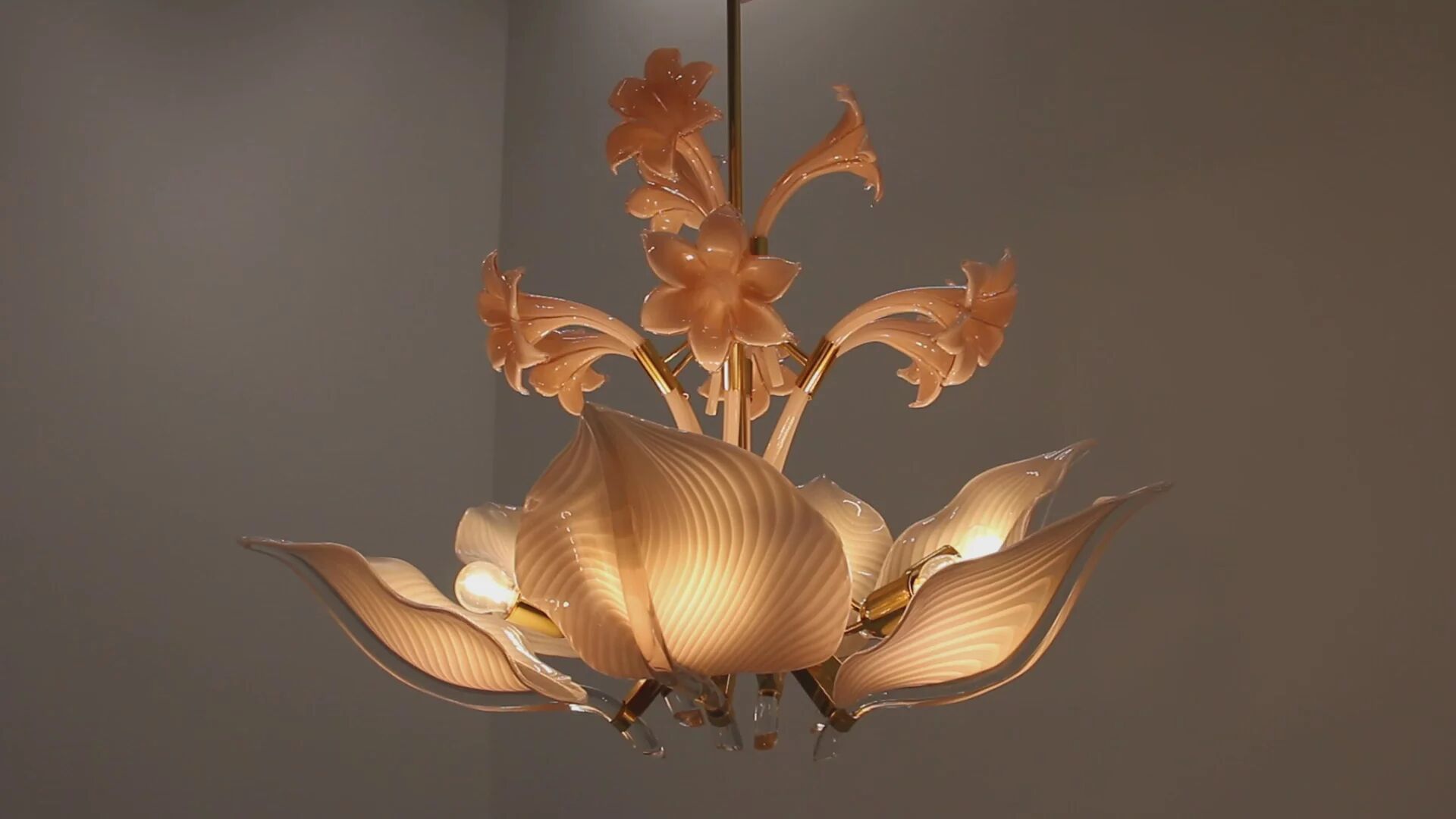 Lys rose, spectaculaire lustre de Murano par Franco Luce, 1970