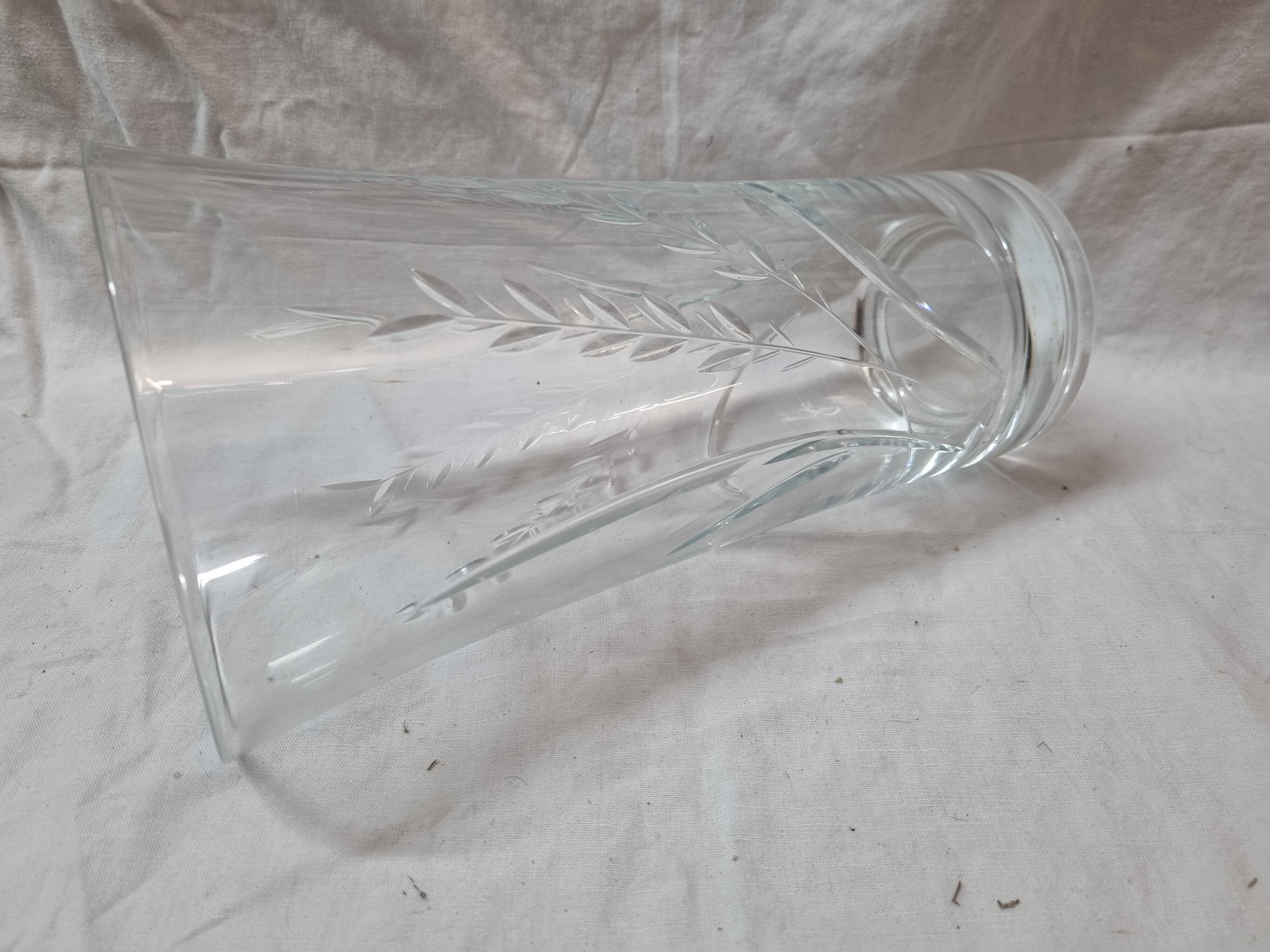 Vase en verre gravé de 1980