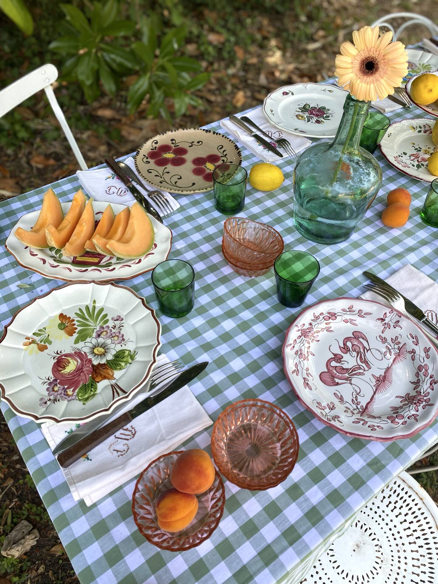 Exceptional set of 15 large mismatched plates.