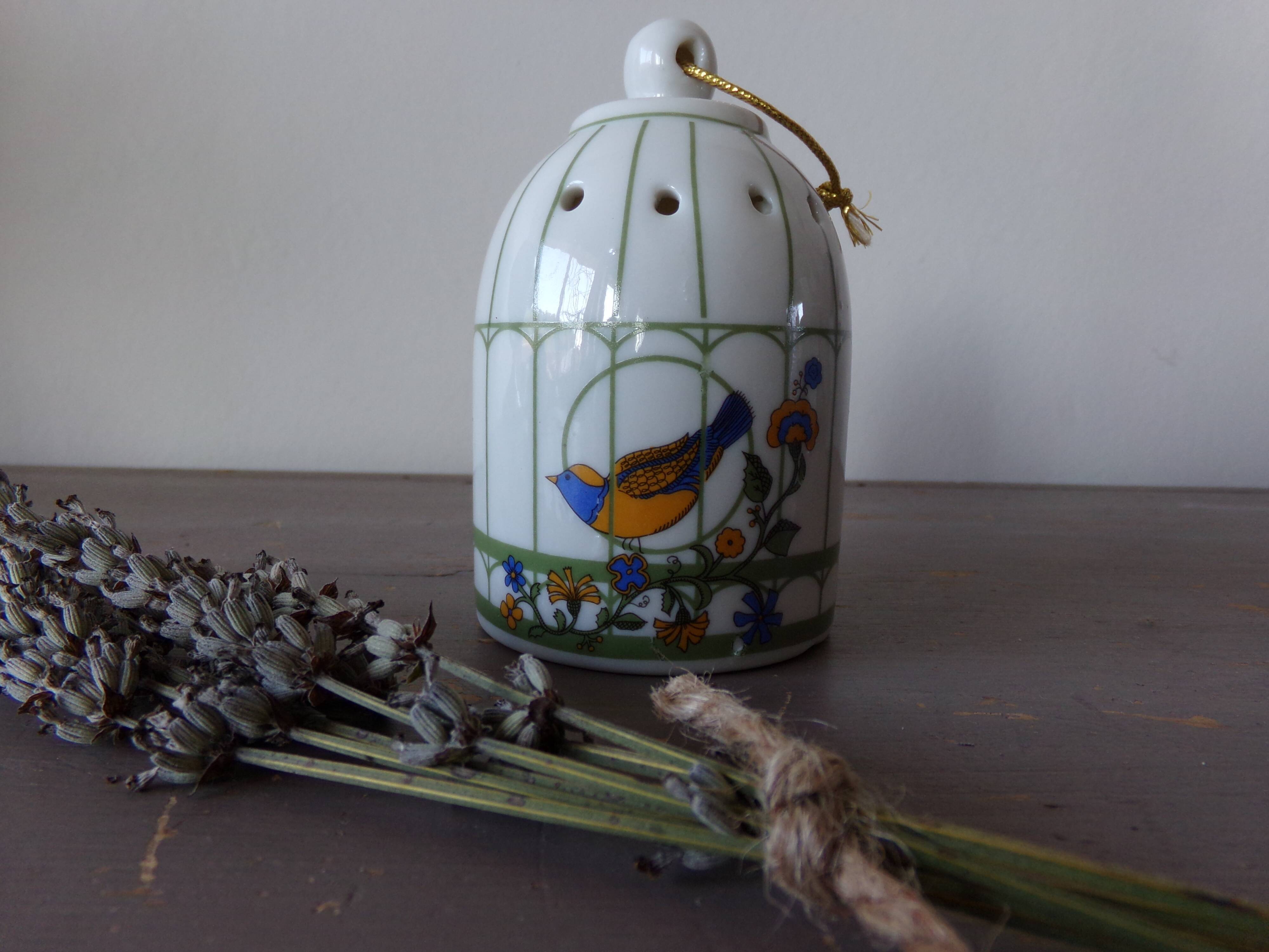 Ceramic pot to hang