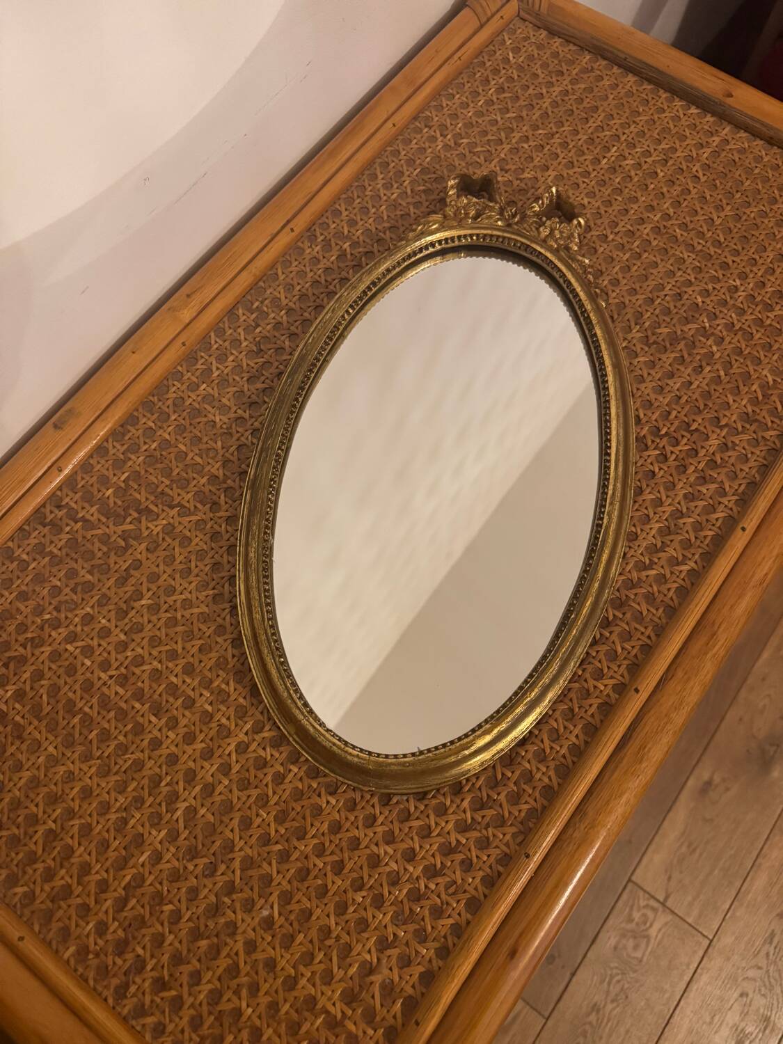 Oval gold knot mirror