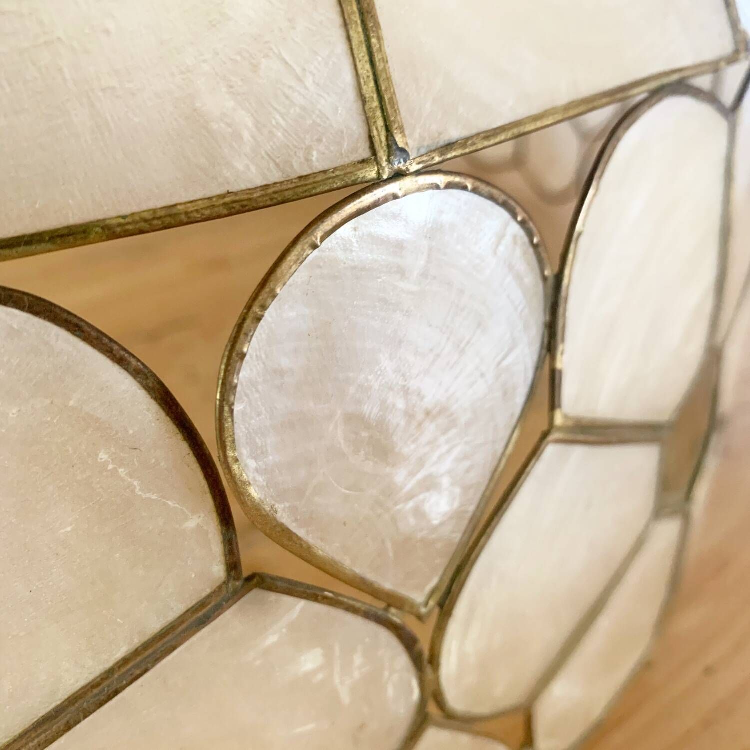 Vintage XXL pendant light in mother-of-pearl and brass