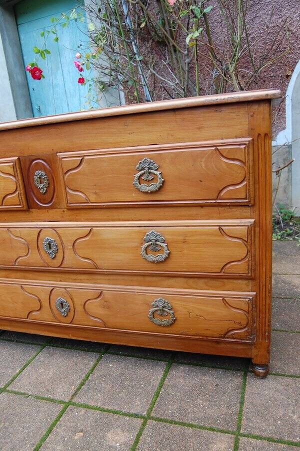 Louis XVI period chest of drawers in cherry wood from the 18th century