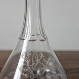Carafe à liqueur ancienne en cristal monogramme gravé et côtes plates