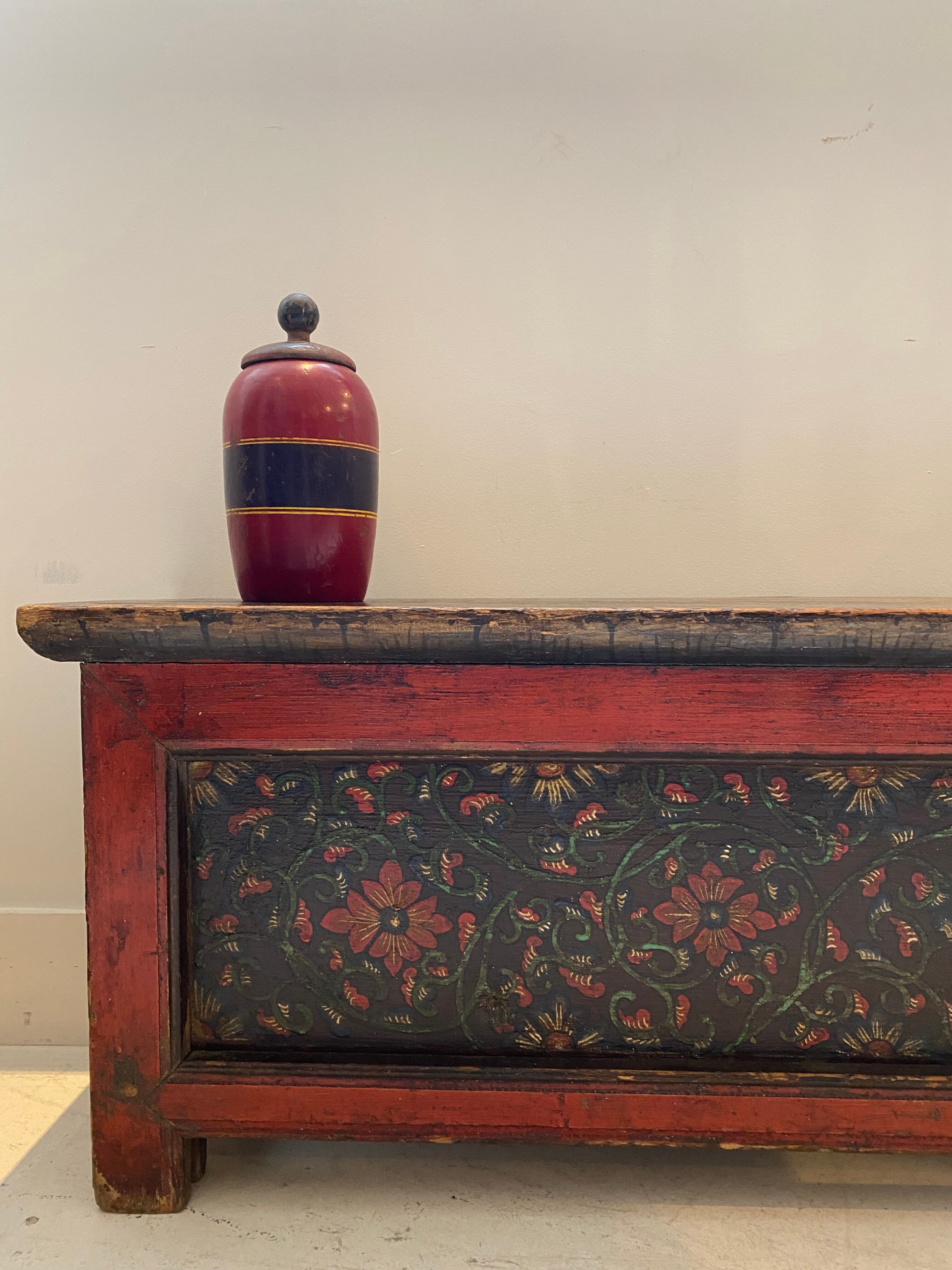 Tibetan bench with floral decoration -XIXEme