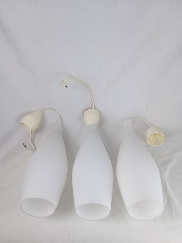 Ensemble de trois suspensions en verre opalin blanc Holmegaard