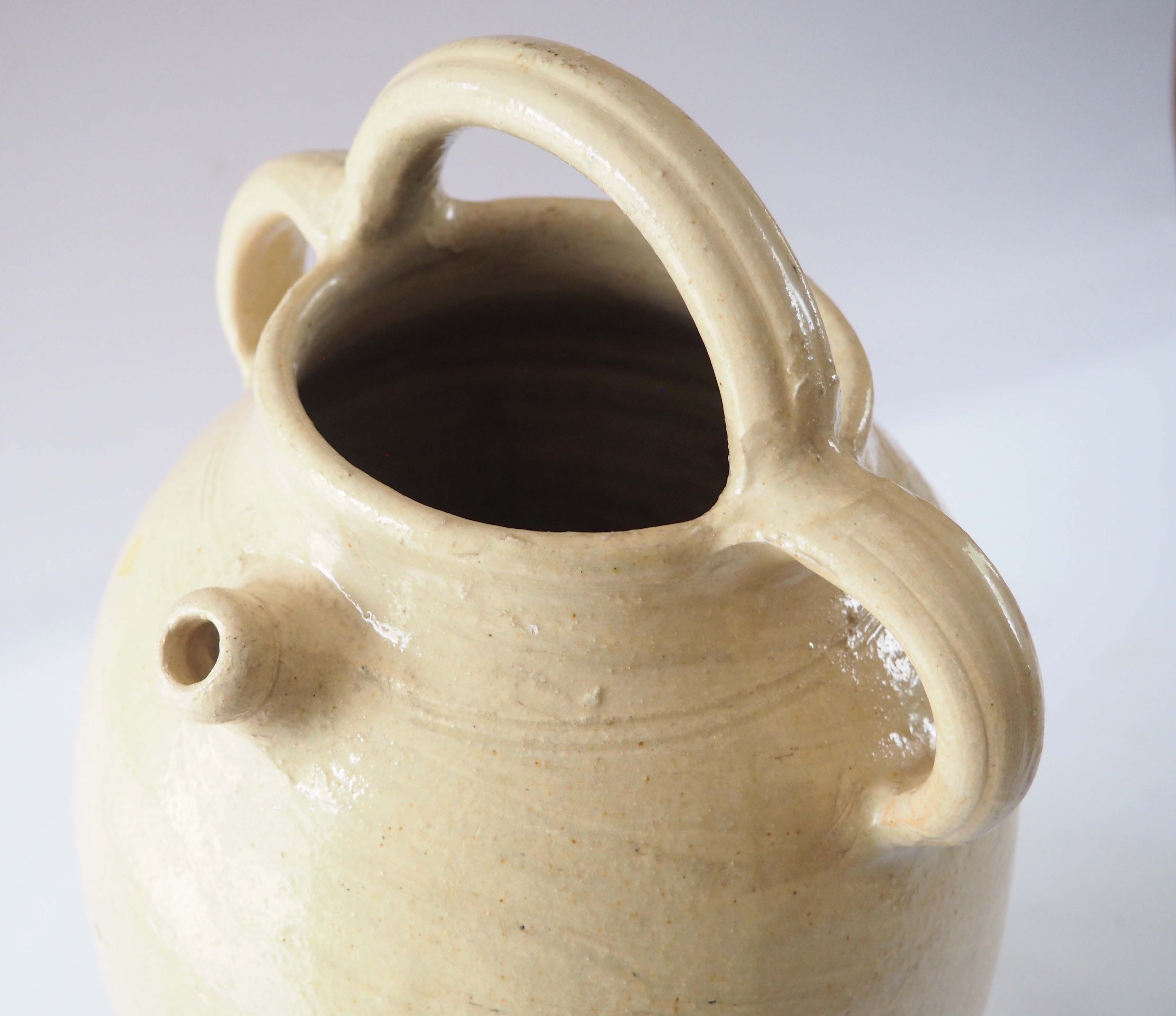 White sandstone gargoulette