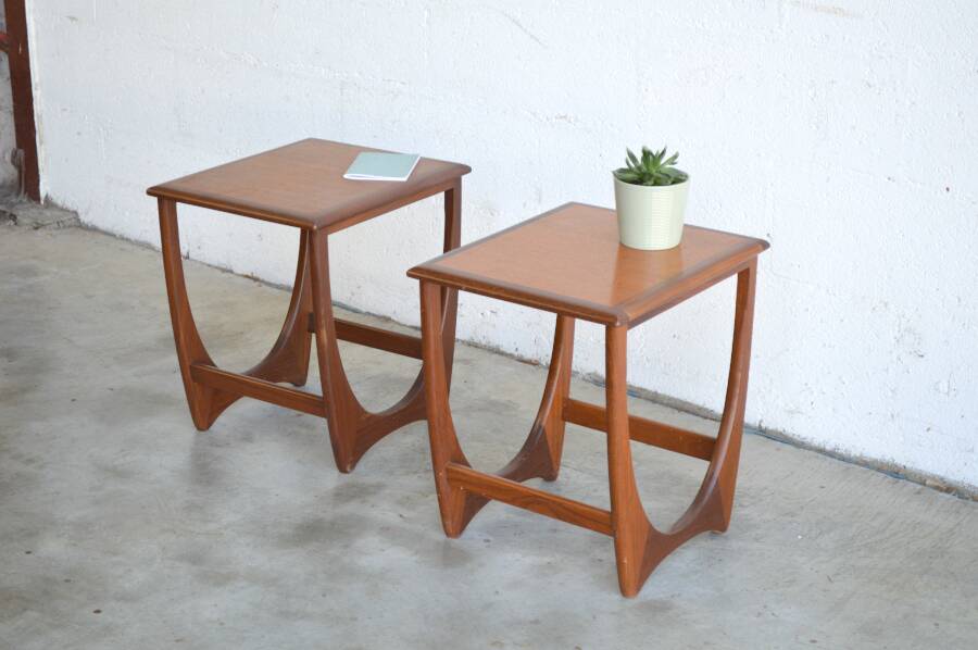 Paire de tables de nuit /d’appoint par G-Plan