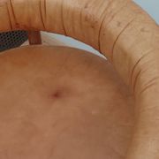Chaise de trône en bois vintage, fauteuil en cuir cognac.