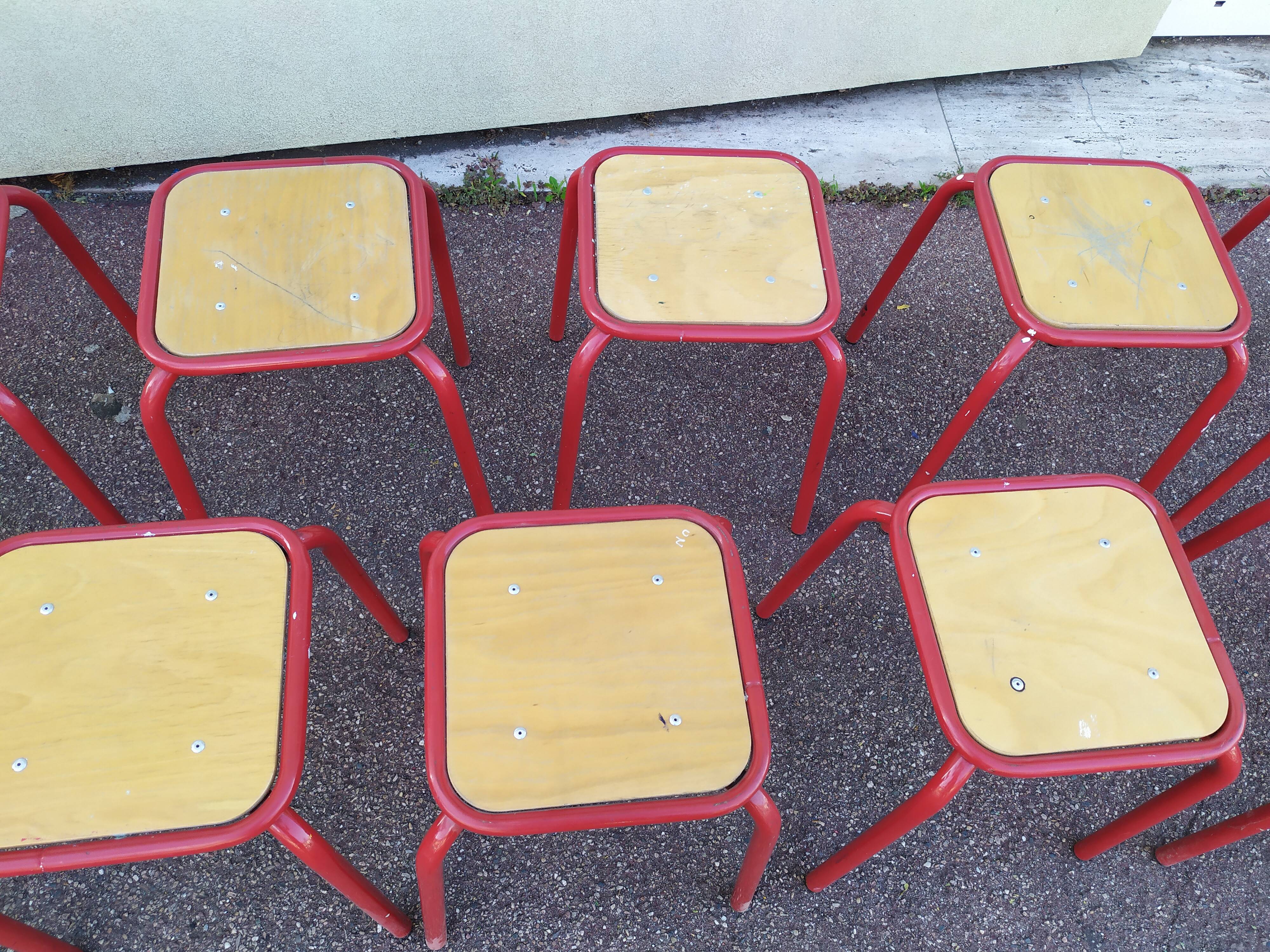 Lot de 10 tabouret bas carré en métal rouge - bois - atelier - industriel
