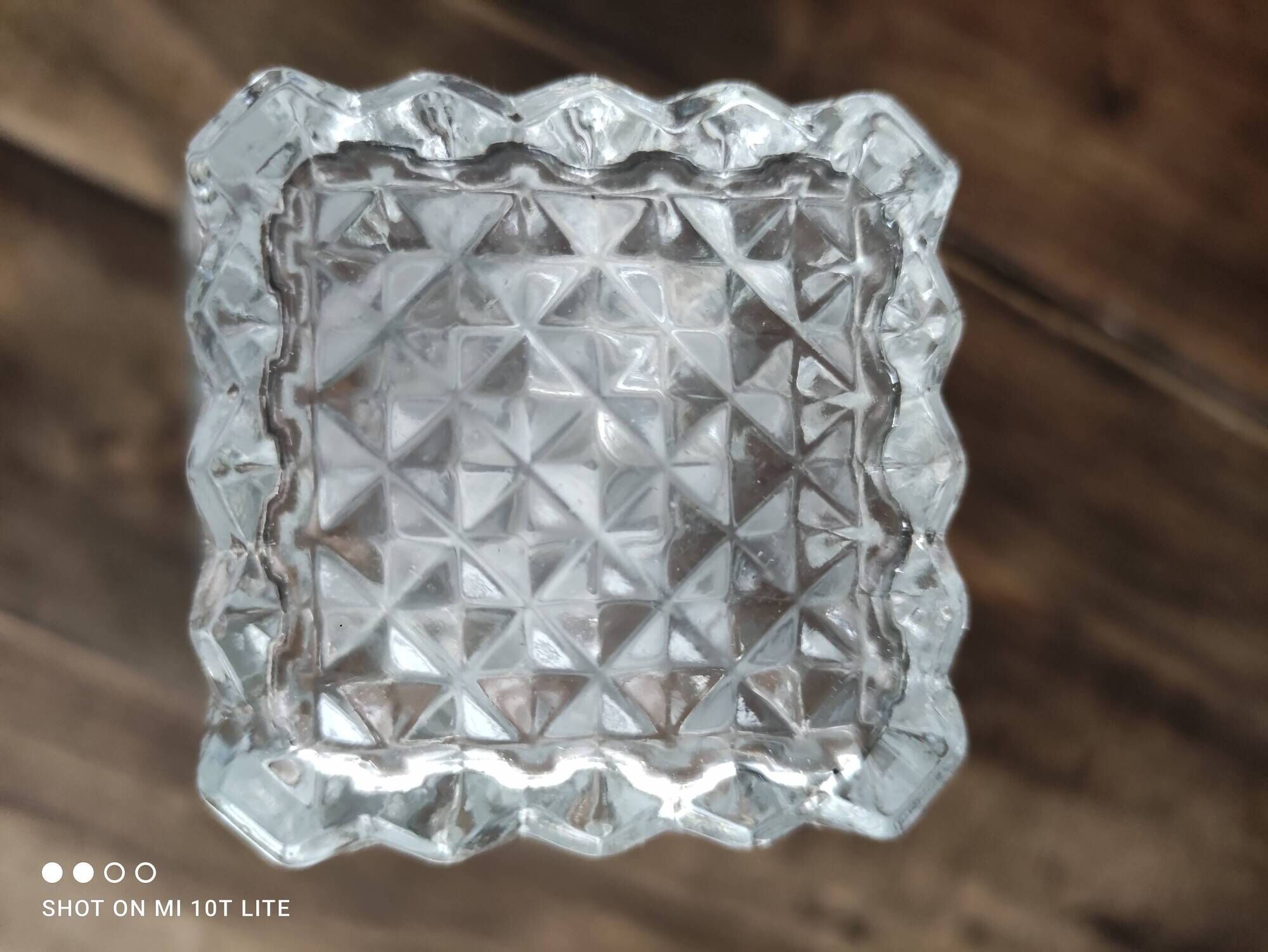 Vintage glass faceted glass whisky decanter diamond airtight cap