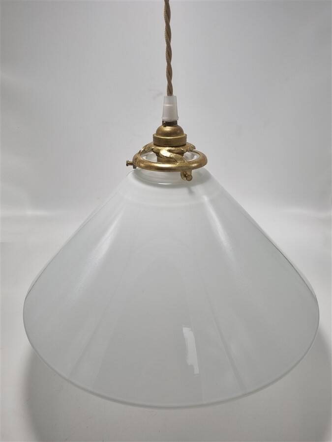 Conical suspension in white opaline