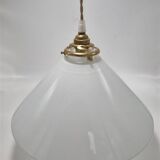 Conical suspension in white opaline