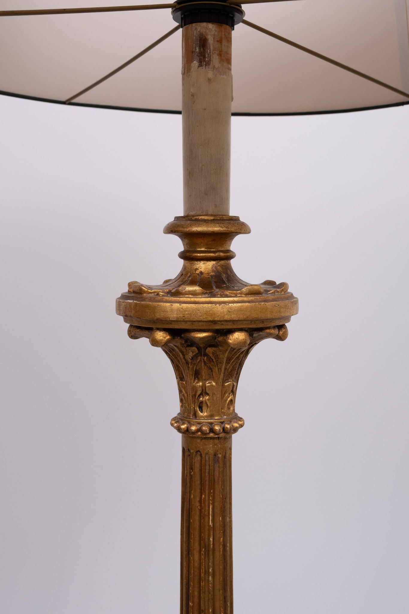 Lampadaire italien rococo en bois doré, années 1950