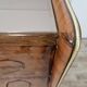 Commode en noyer avec dessus en verre double.