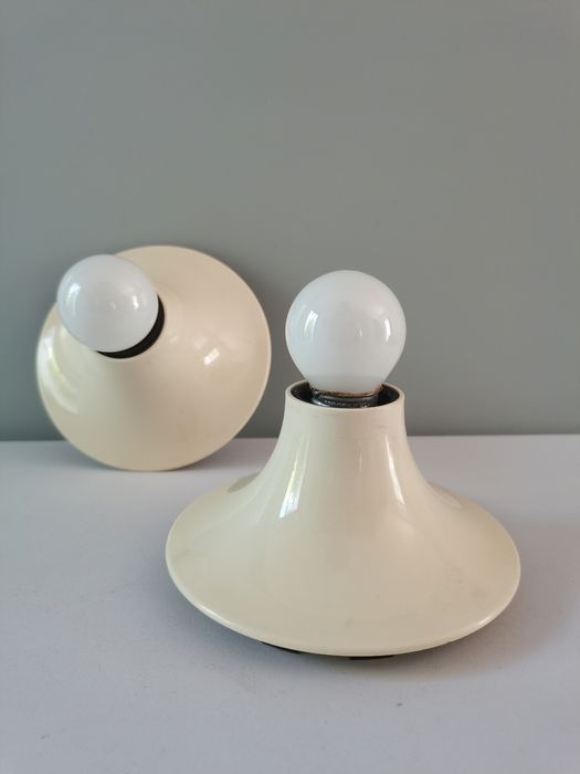 Pair of wall lamps Artemide "Teti" Vico Magistretti