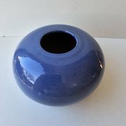 Vase boule en céramique couleur bleue Non signé