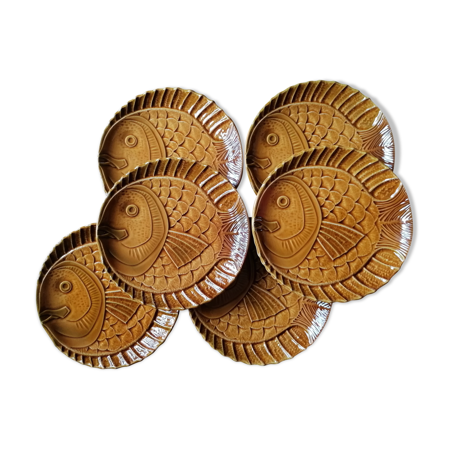 6 assiettes en barbotine des ateliers d'art du Revernay France