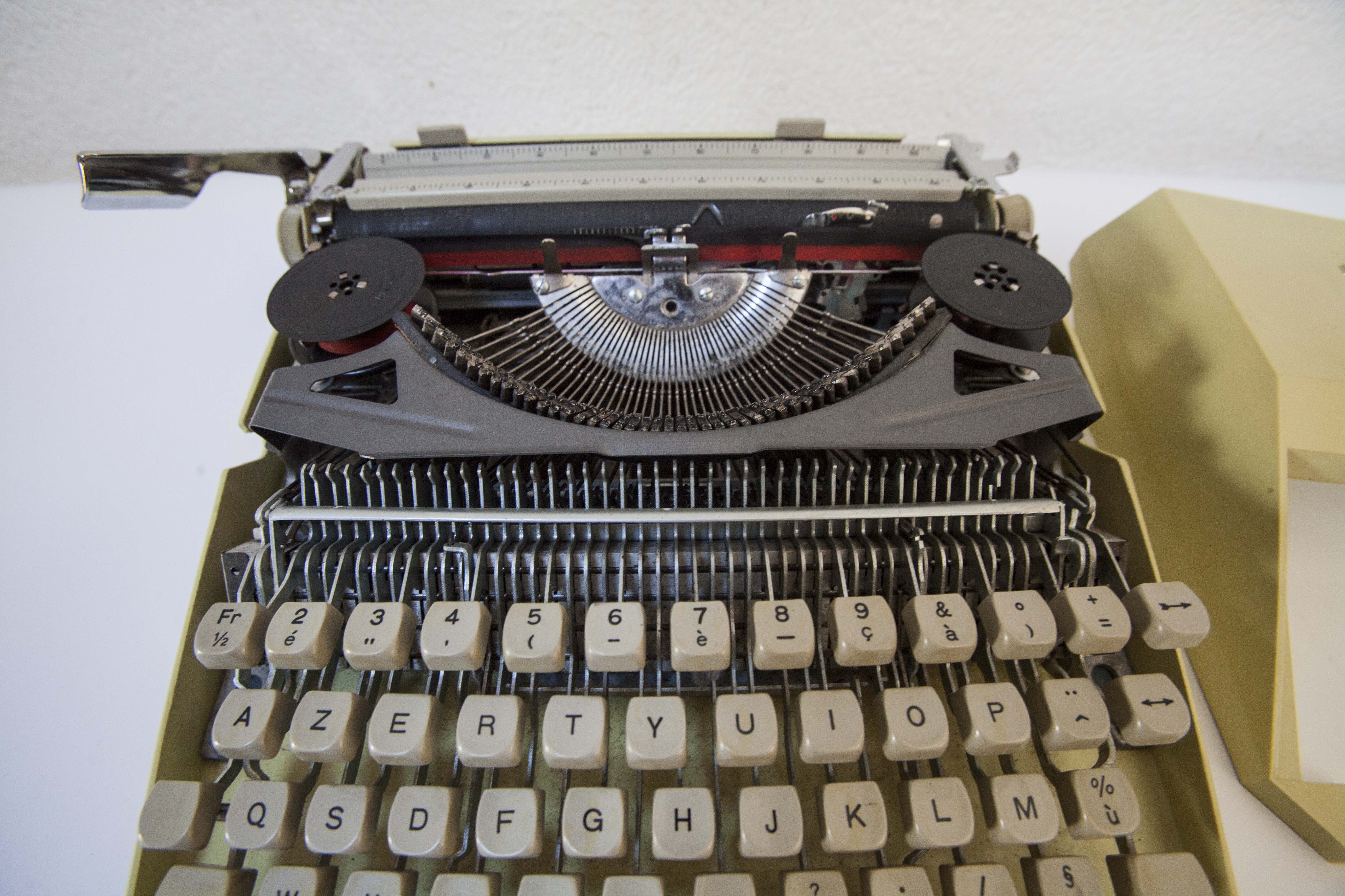 Mercedes character typewriter elite 1969