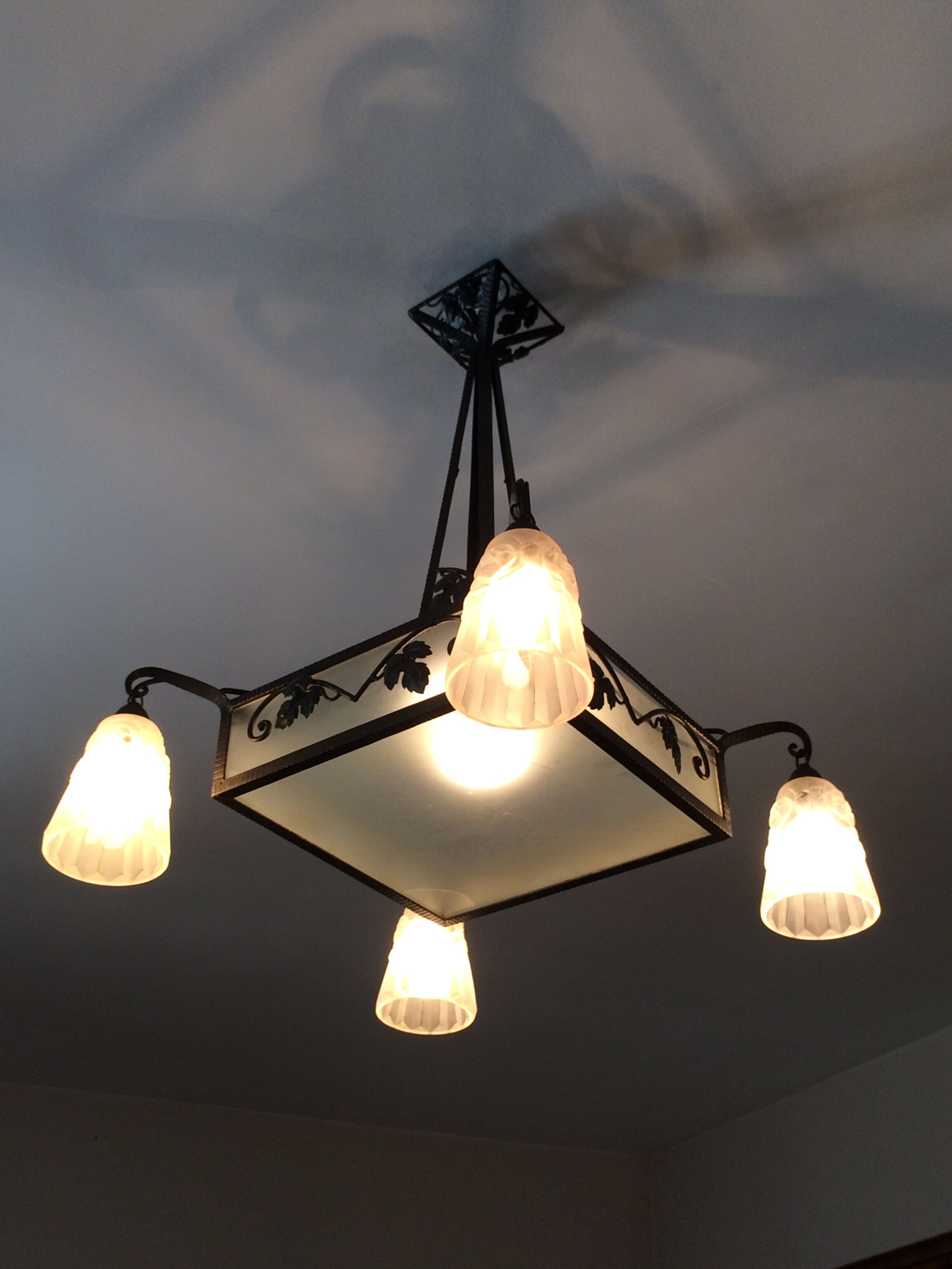 Lustre art déco avec vasque carrée et tulipe signé Degue