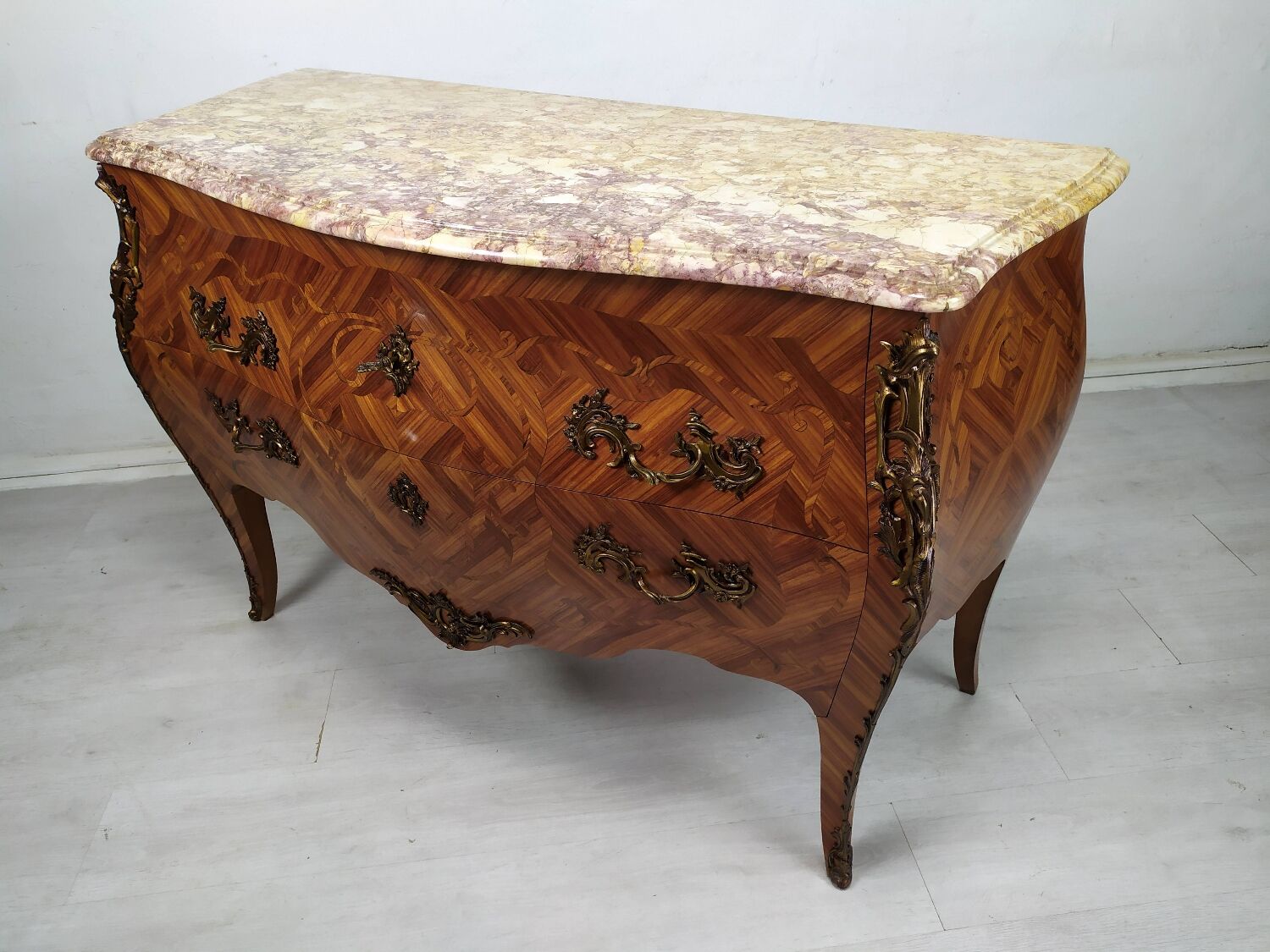 Commode Louis XV galbé