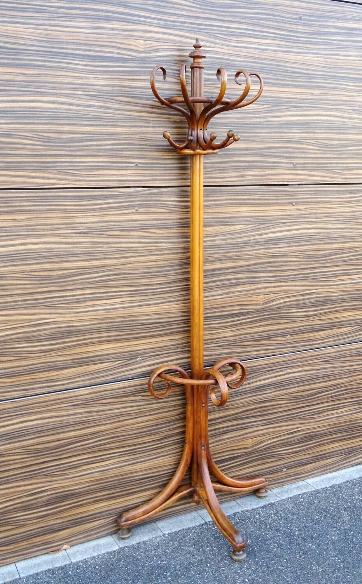 Curved wooden wall coat rack, J&J Kohn Ca.1890 No Thonet