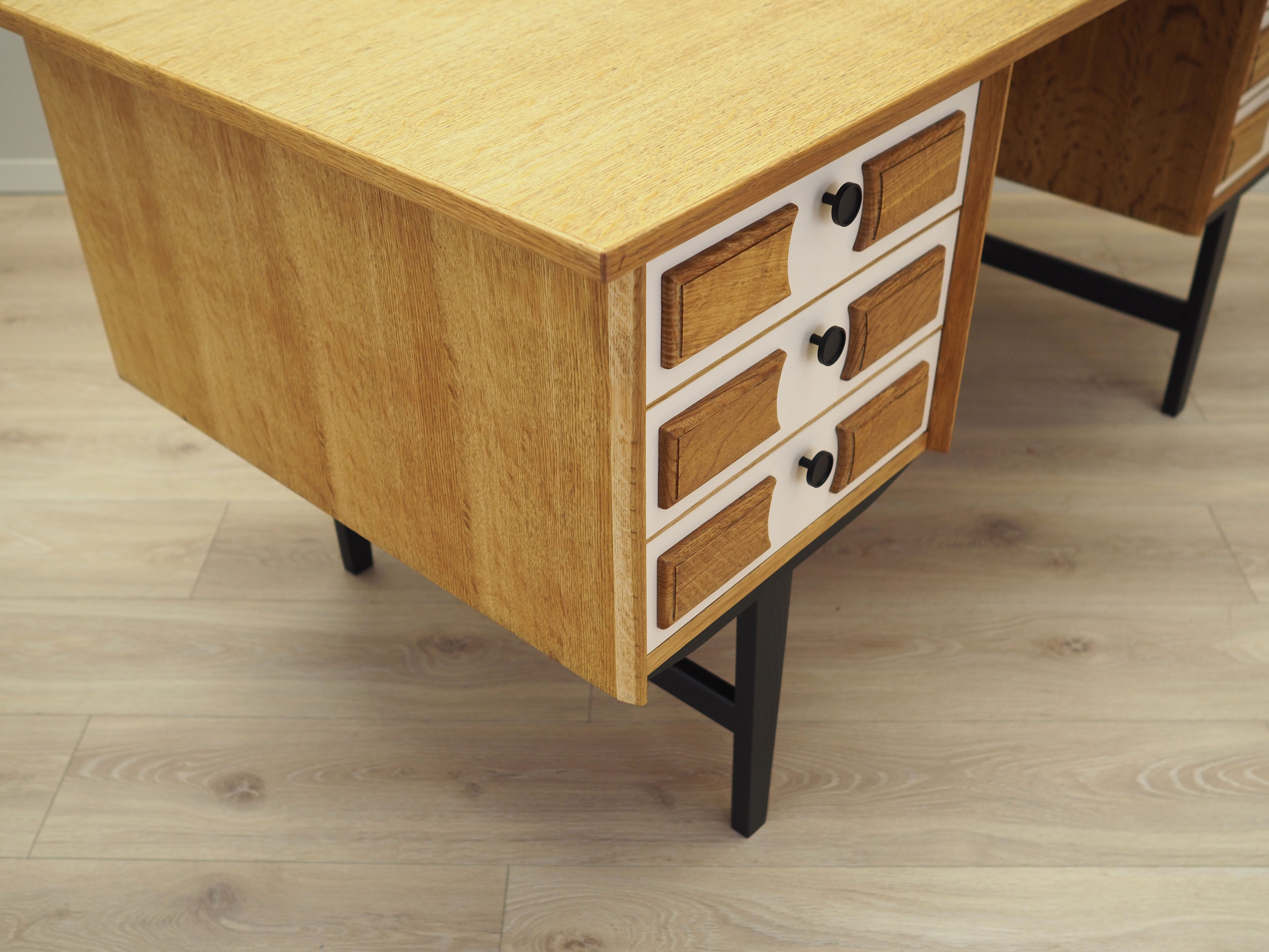 Oak desk, Danish design, 1960s, designer: Henning Kjaernulf