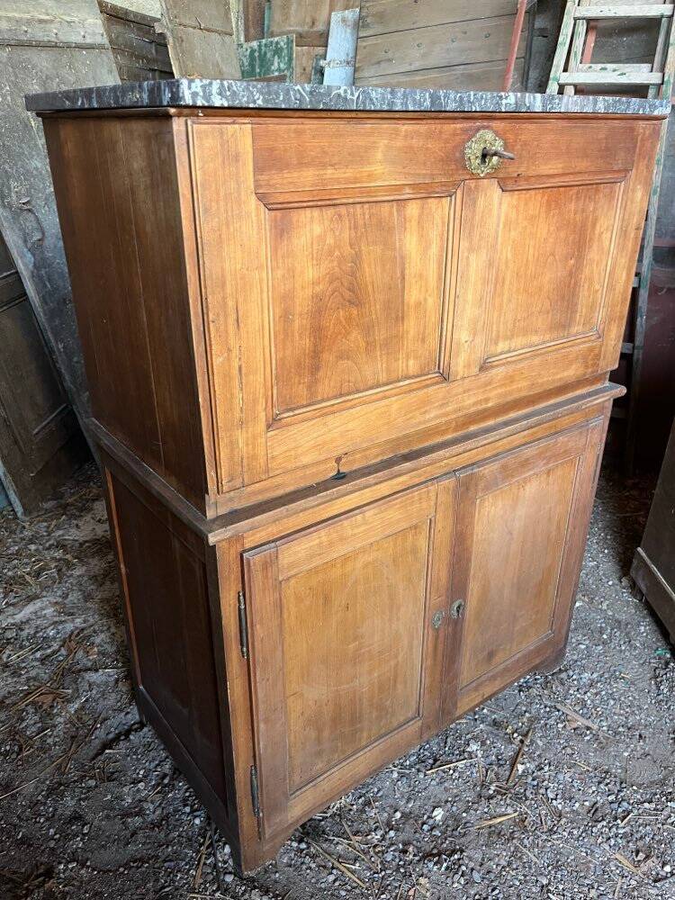 Secretary in walnut, late 19th century to early 20th century.