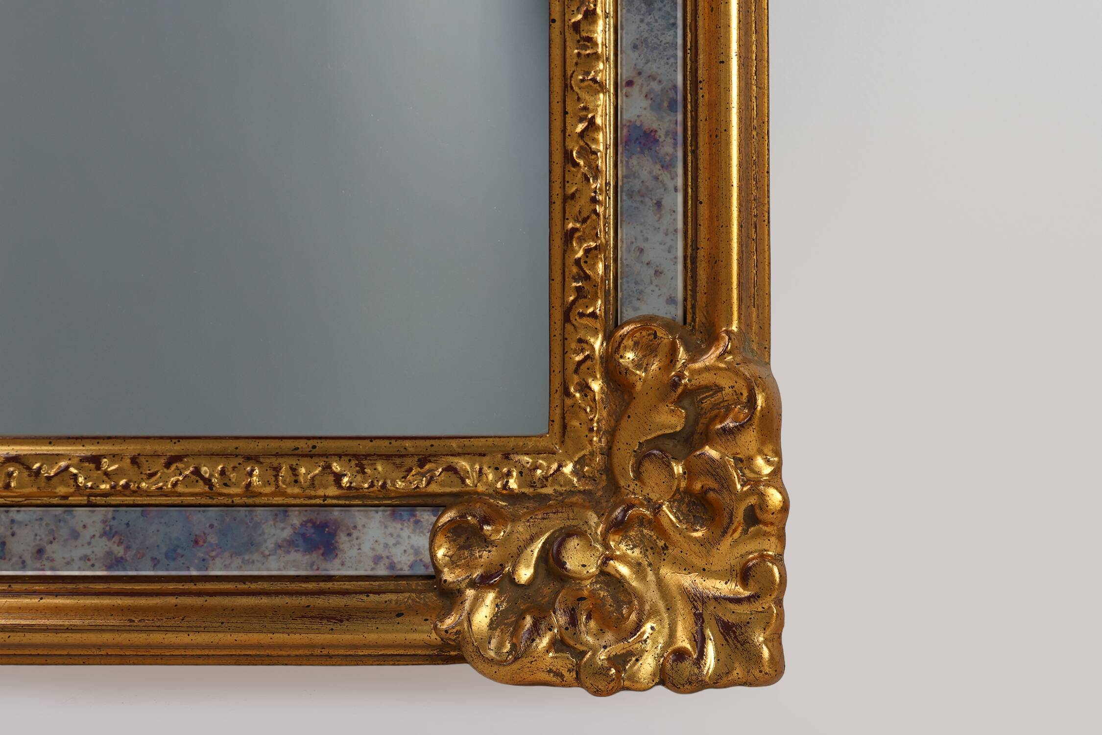20th century Baroque Revival Mirror by Deknudt in gilded Resin, Belgium