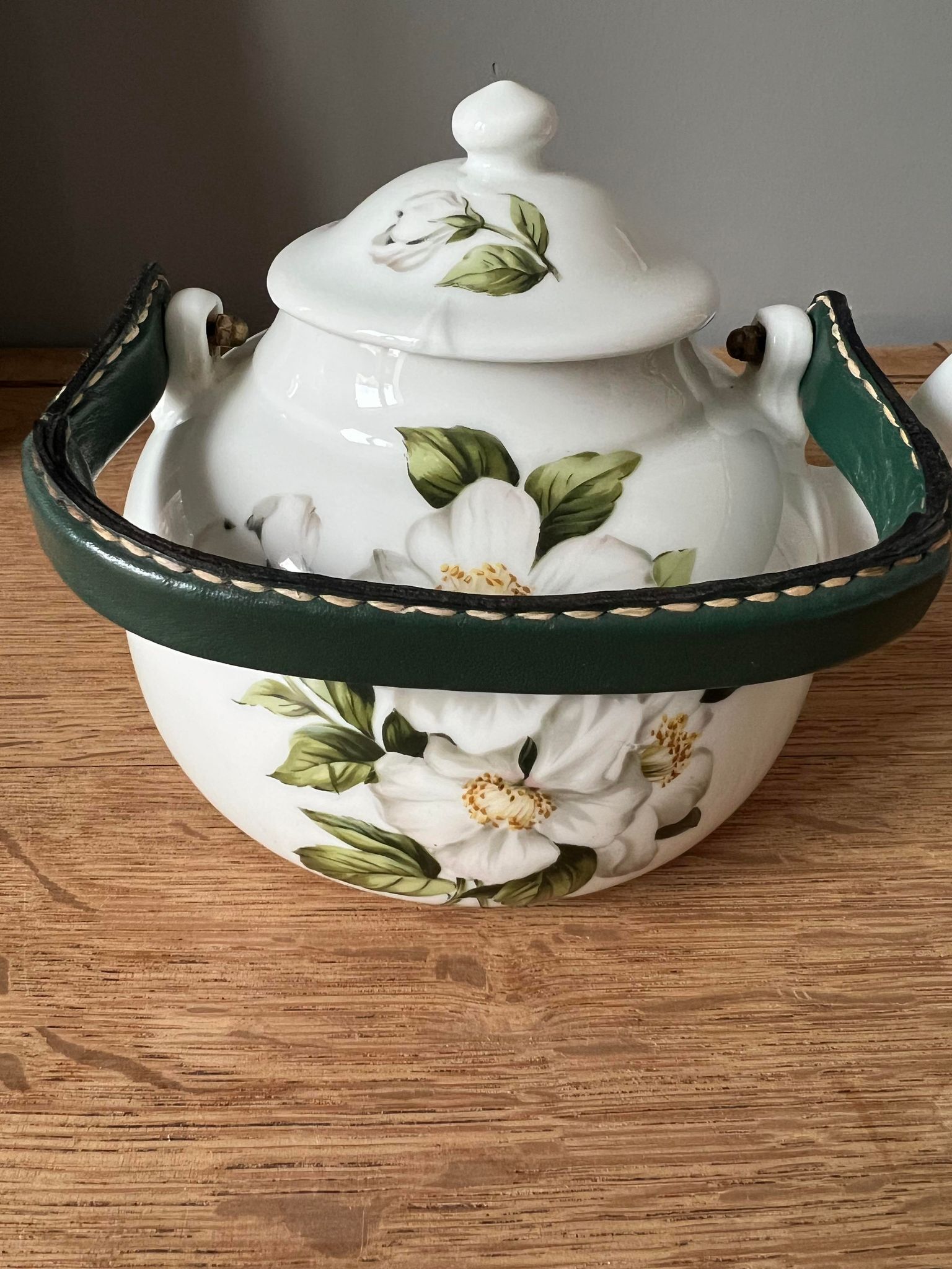 Grande Théière, Porcelaine de Paris - doré à l'or fin
